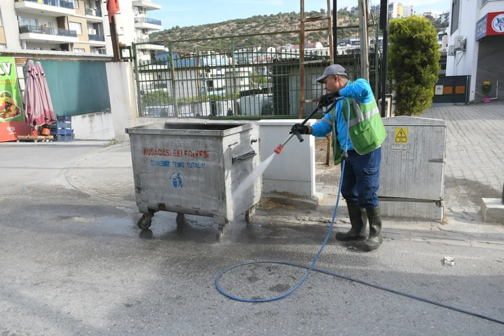 kusadasinin dar sokaklari kucuk deve emanet 0e4ccbbfa566