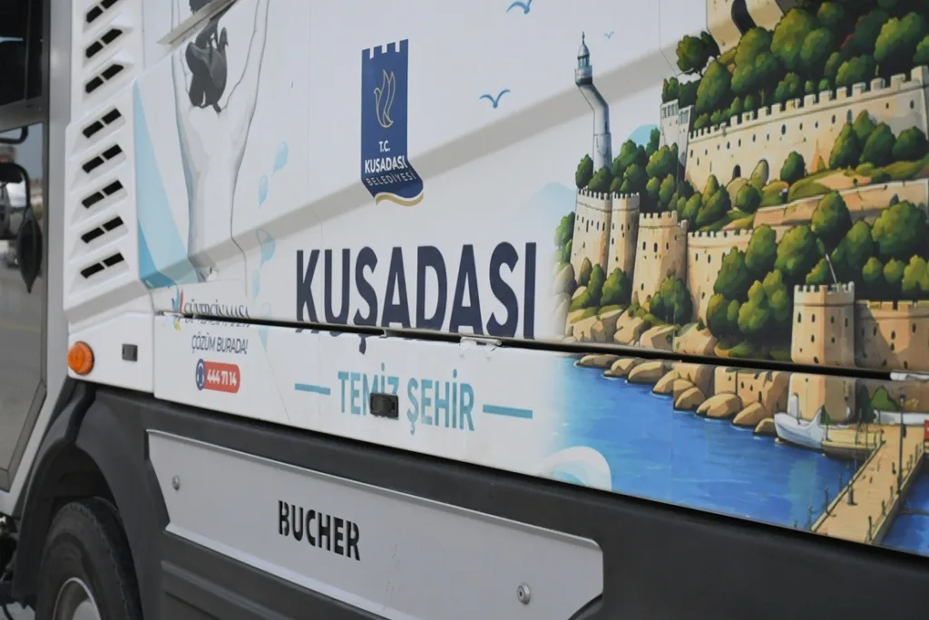 kusadasinin dar sokaklari kucuk deve emanet 774e7e7207a4