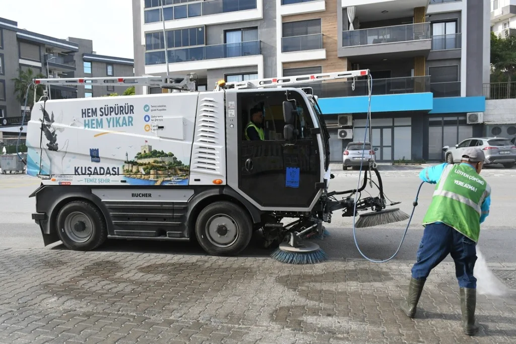 kusadasinin dar sokaklari kucuk deve emanet a307a6cafffa