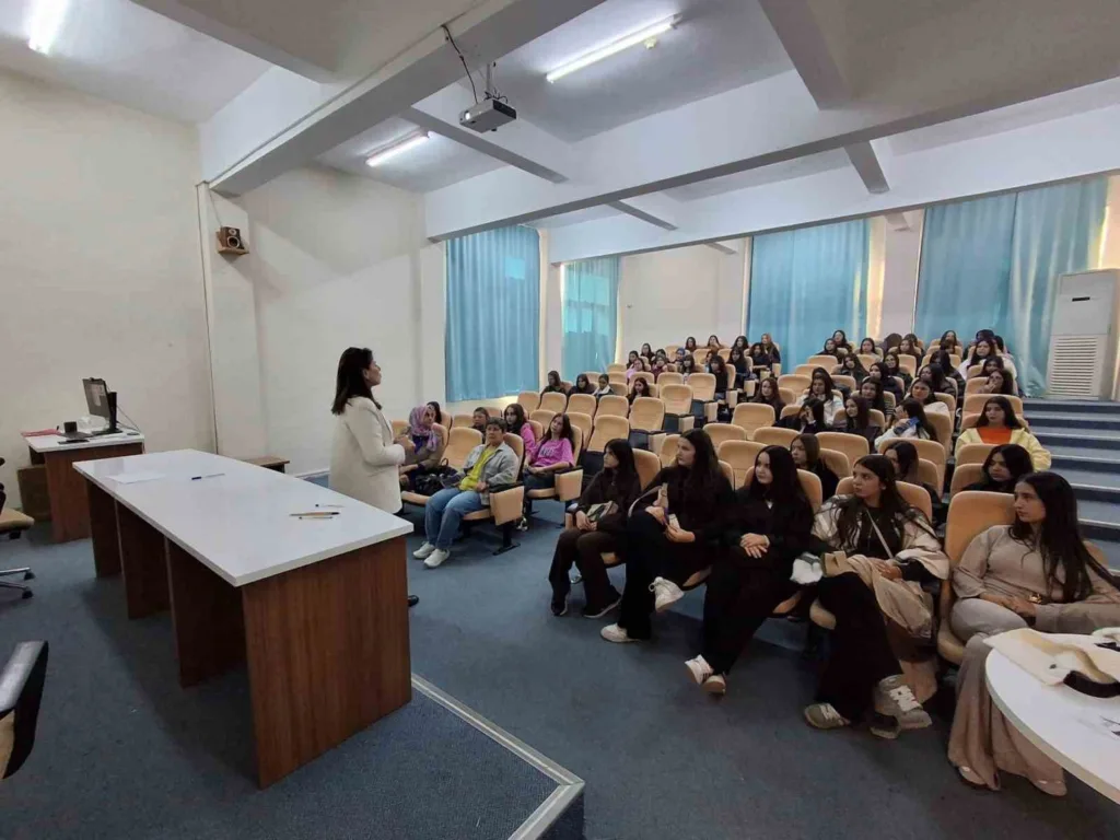 liseli ogrenciler adunun egitim imkanlarini yerinde gordu 5cccf91bbc31
