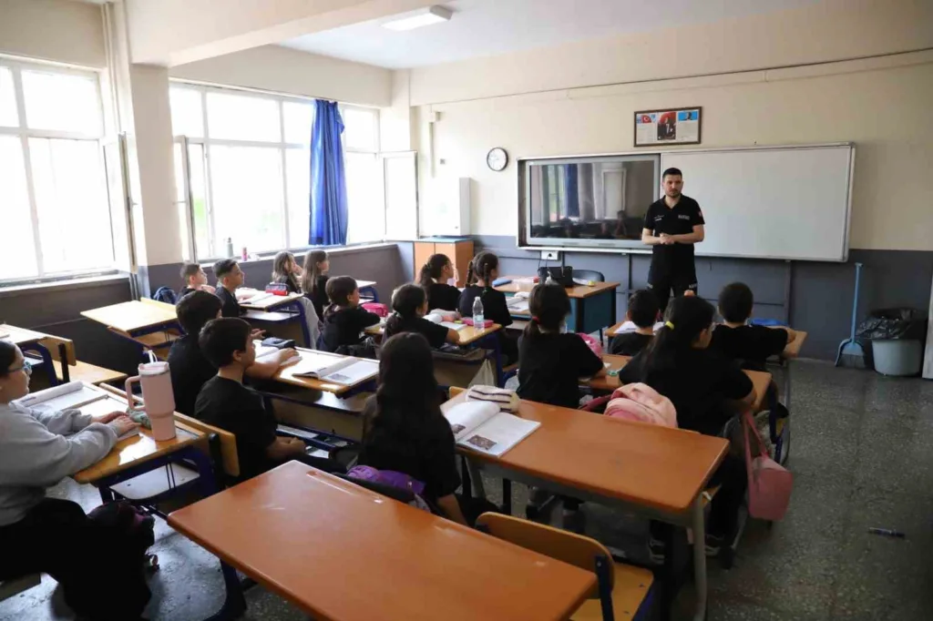 NAFAD’dan okullarda afet farkındalık eğitimleri 4 nafaddan okullarda afet farkindalik egitimleri 9d62b242bc1e