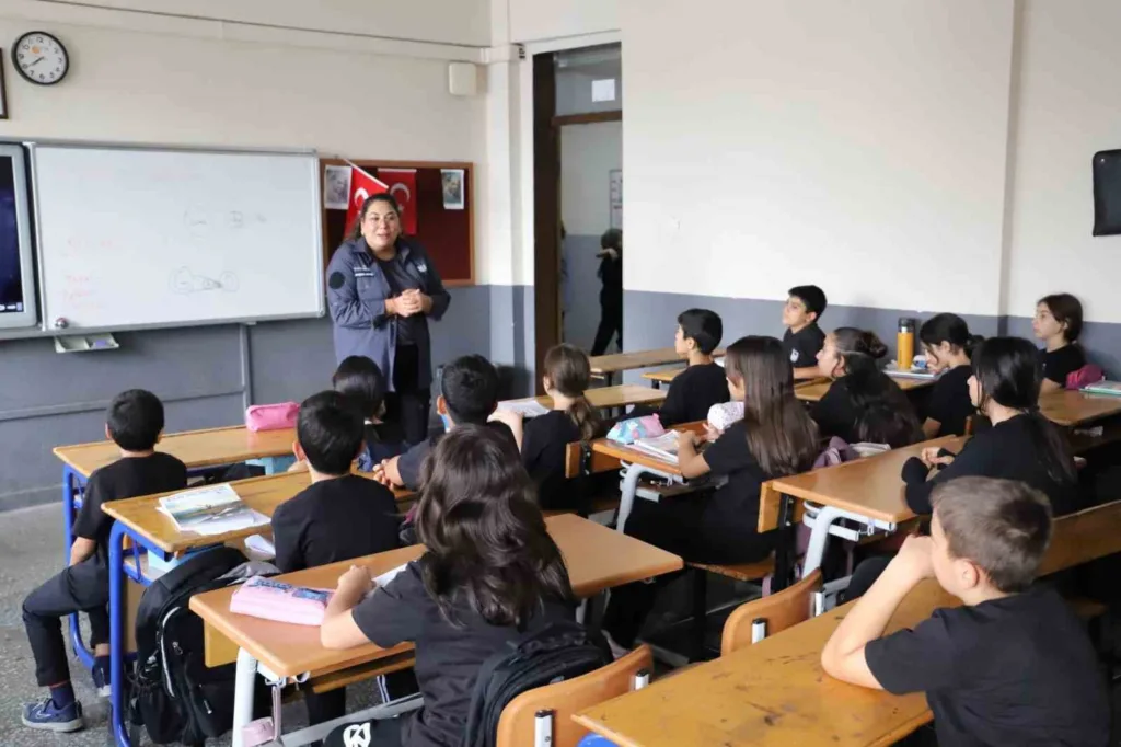NAFAD’dan okullarda afet farkındalık eğitimleri 3 nafaddan okullarda afet farkindalik egitimleri ab25d8c855a2
