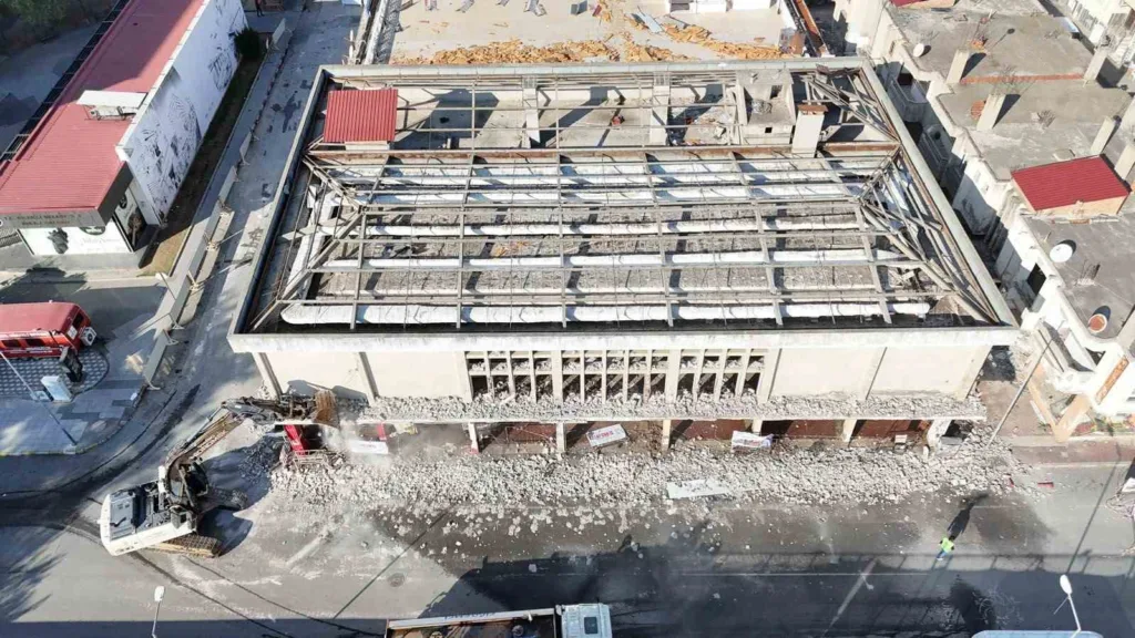 nazilli ahmet sensan kultur merkezinde yikim calismalari basladi 410236ee9daa