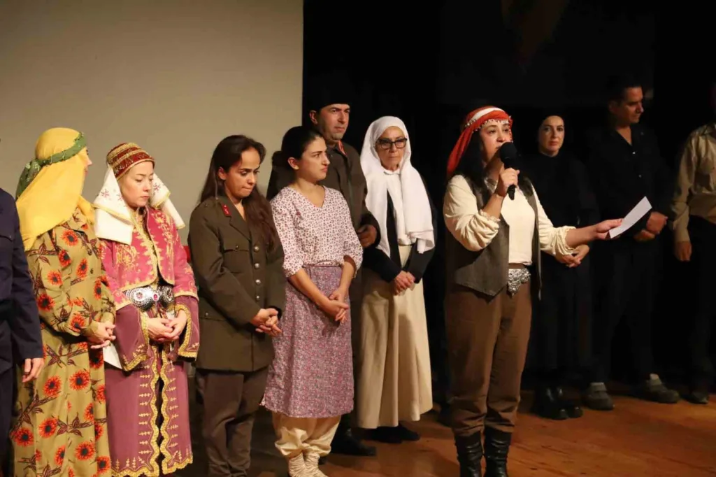 nazillide abide i ask tiyatro oyunu sahnelendi c9c528d75006