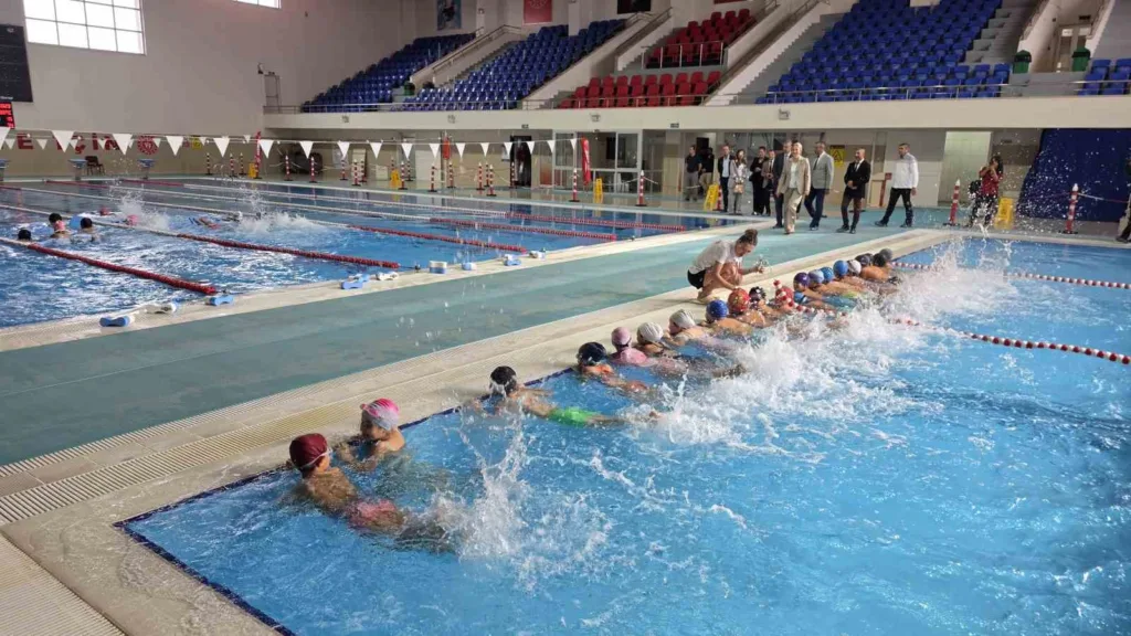 nazillide cocuklar yuzme ogreniyor 5a21b22159de