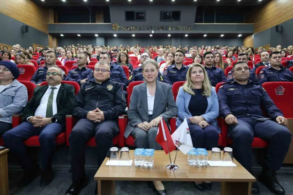 nazillide ogretmenlere okul guvenligi egitimi verildi 7fd5b0083c55