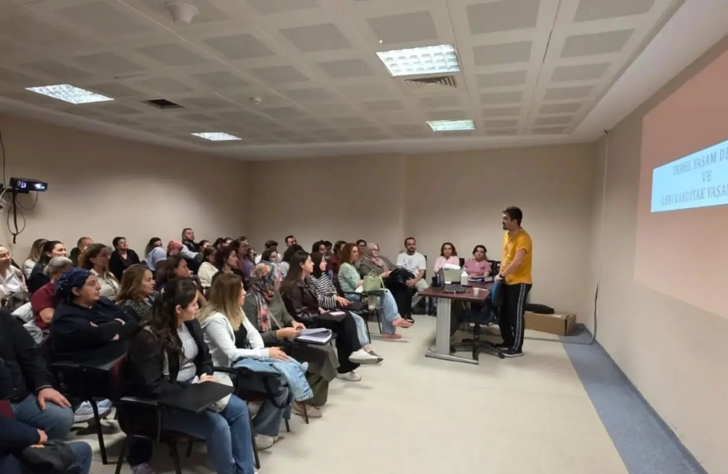 nazillide saglik calisanlari bilgilerini tazeledi d081bd44f8b7