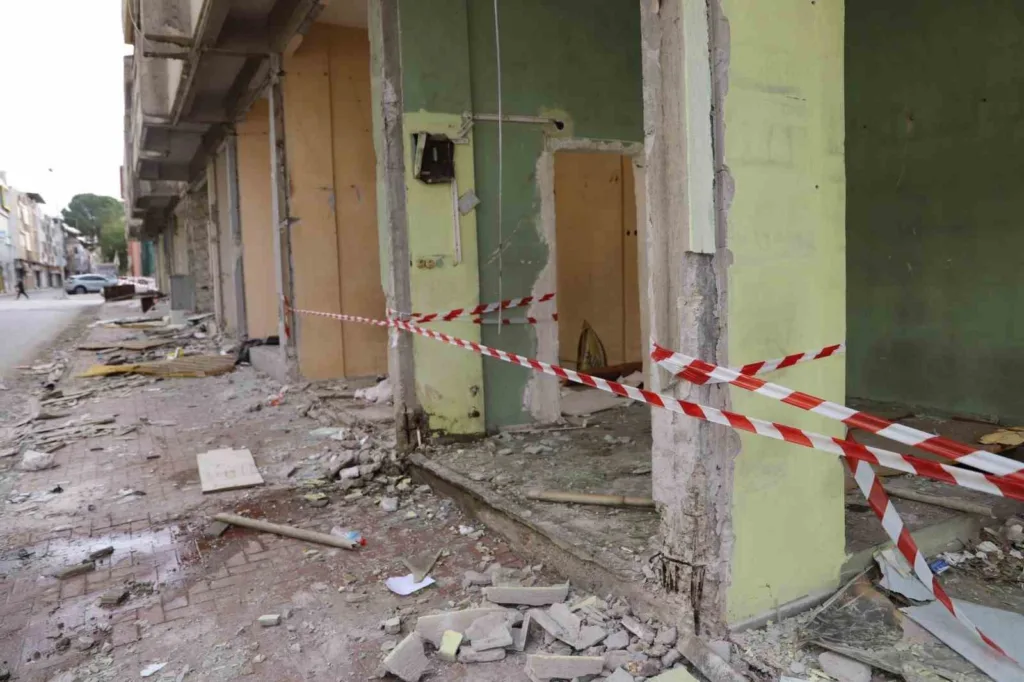Nazilli’de yıkım öncesi pazar ve trafik düzenlemesi 7 nazillide yikim oncesi pazar ve trafik duzenlemesi 4ae16b4d0a5d