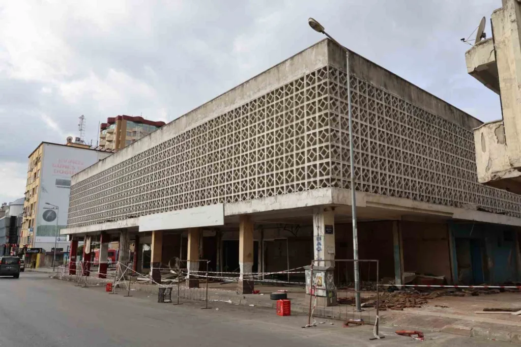Nazilli’de yıkım öncesi pazar ve trafik düzenlemesi 3 nazillide yikim oncesi pazar ve trafik duzenlemesi 6948ca0d2b01
