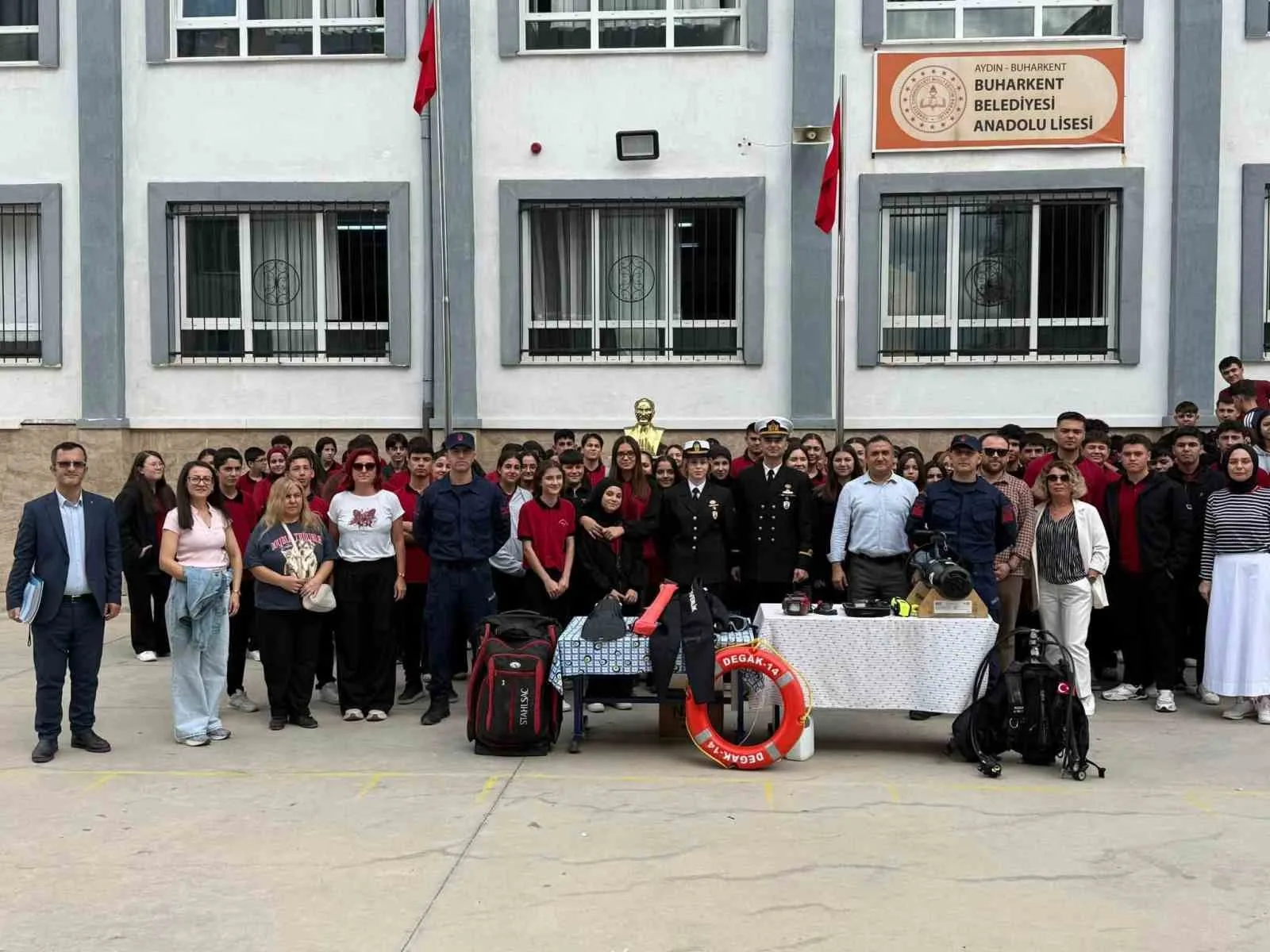sahil guvenlik ekipleri ogrencilerle bir araya geldi c2d072acedc6