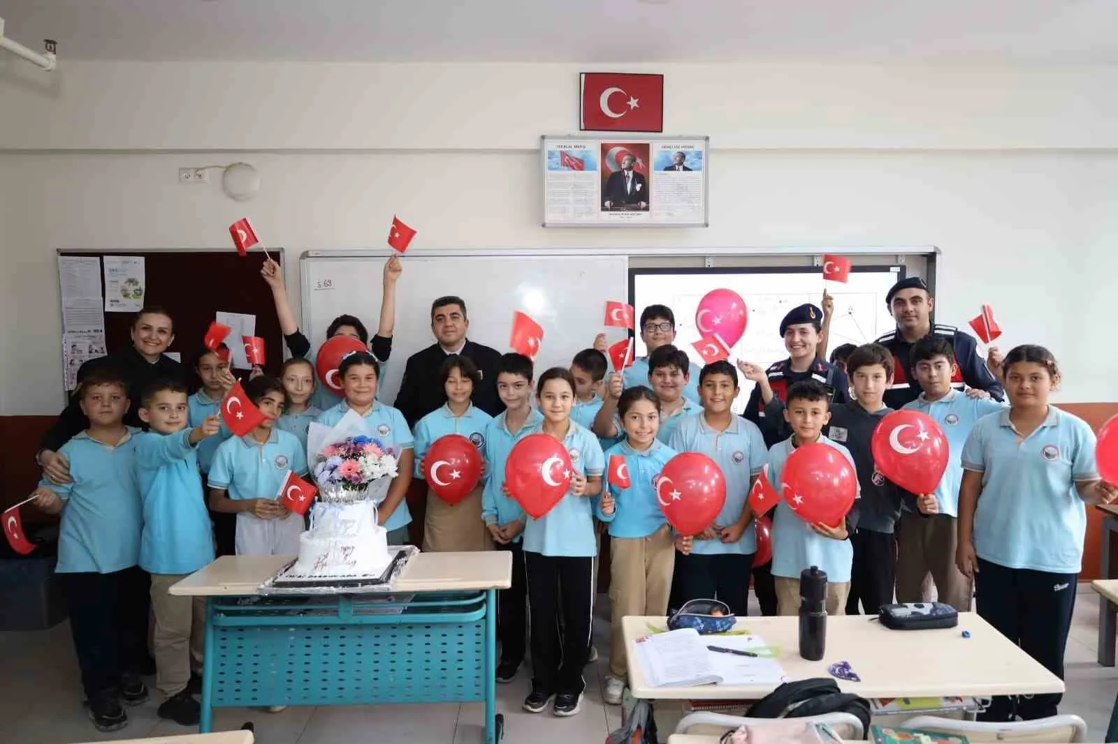 Şehit kızı Ada Su’ya jandarmadan doğum günü sürprizi
