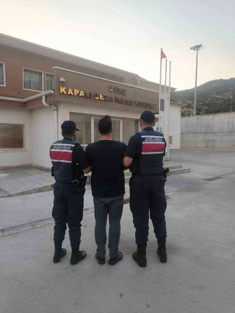 sokede 10 yil hapis cezasiyla aranan hukumlu yakalandi a28fb2911fe7
