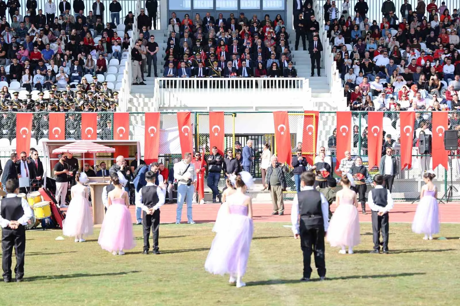 Söke’de Cumhuriyet Bayramı büyük coşkuyla kutlandı 5 Söke’de Cumhuriyet Bayramı büyük coşkuyla kutlandı
