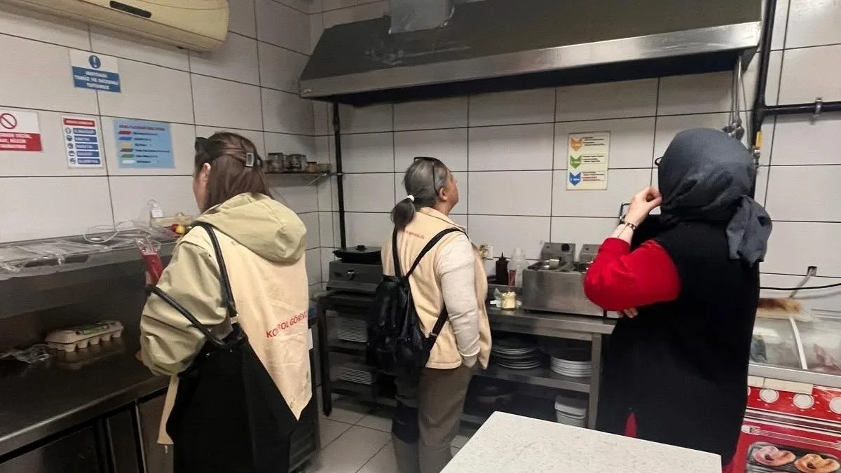 Söke’de gıda işletmelerine yönelik denetimler sürüyor 6 Söke’de gıda işletmelerine yönelik denetimler sürüyor
