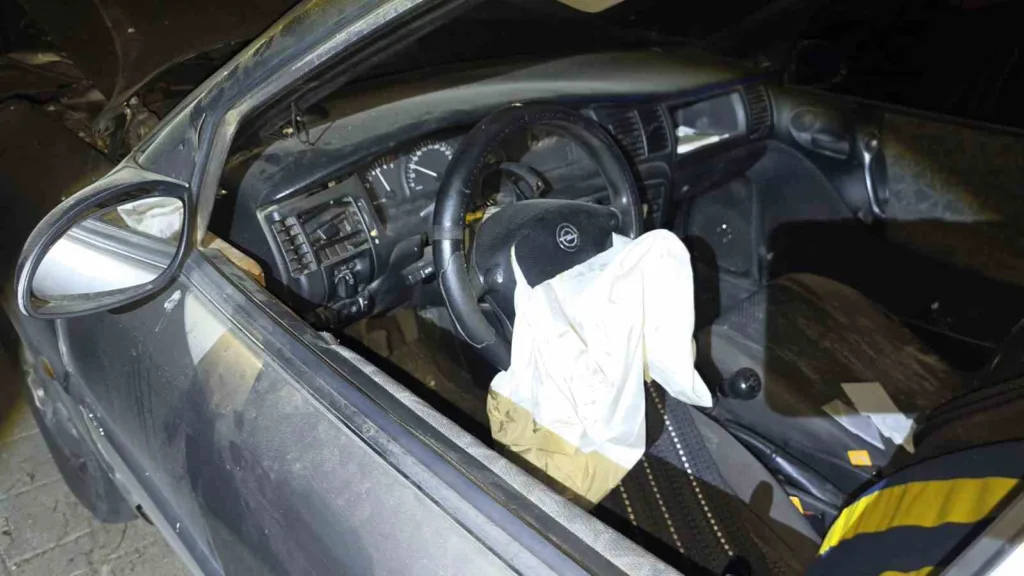 Uçuruma yuvarlanan otomobilde sıkışan sürücü kurtarıldı 3 ucuruma yuvarlanan otomobilde sikisan surucu kurtarildi a7832c8fa6d0