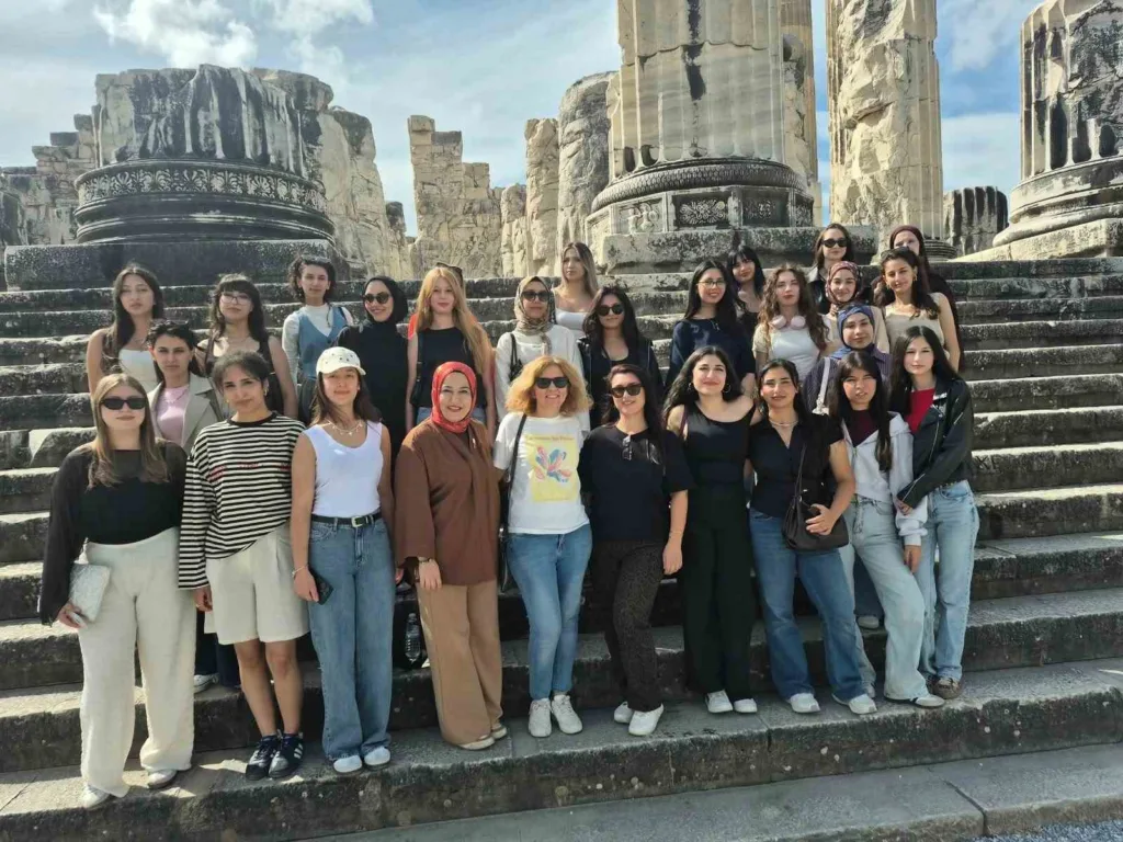 universite ogrencileri didim ve miletin tarihi mirasini kesfetti 15b4d9ccc358