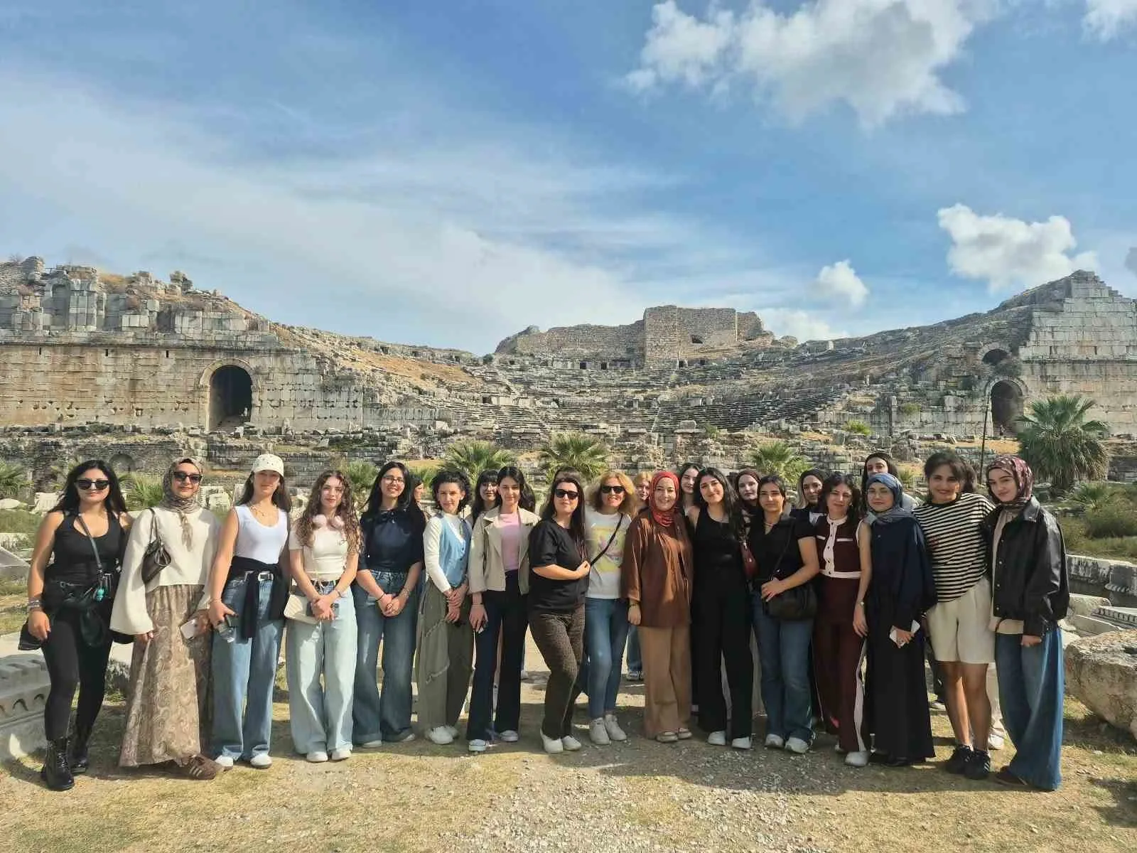 universite ogrencileri didim ve miletin tarihi mirasini kesfetti 8f043a7054fa