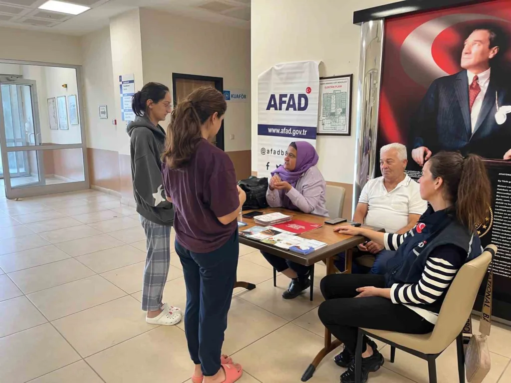 universite ogrencilerine afet farkindalik egitimleri verildi 61c647b493e2