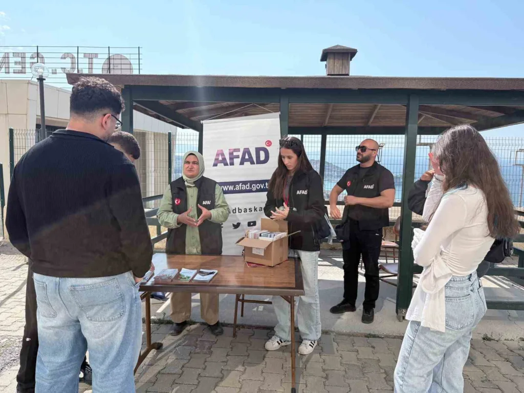 universite ogrencilerine afet farkindalik egitimleri verildi d62e431b1f9e