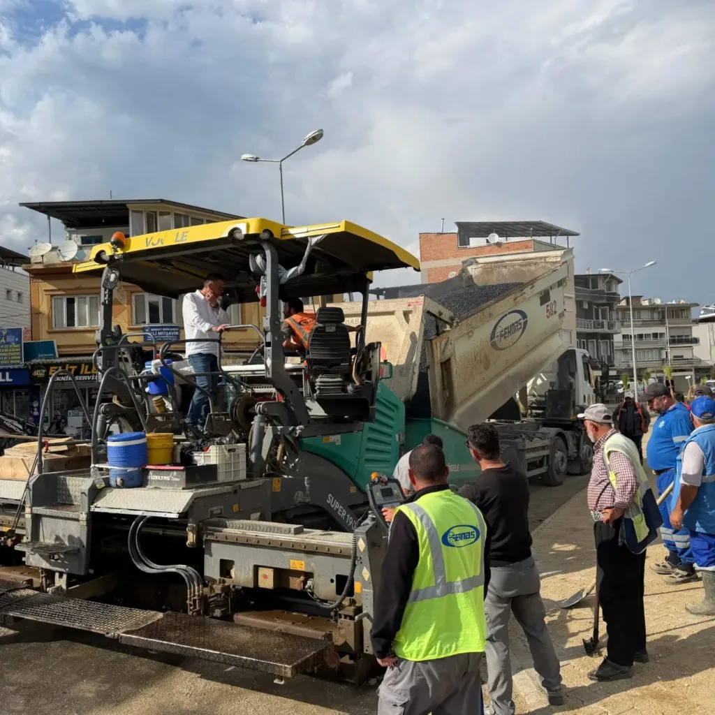yenipazarda buyuk menderes caddesine sicak asfalt serimi basladi 72492a192bb5